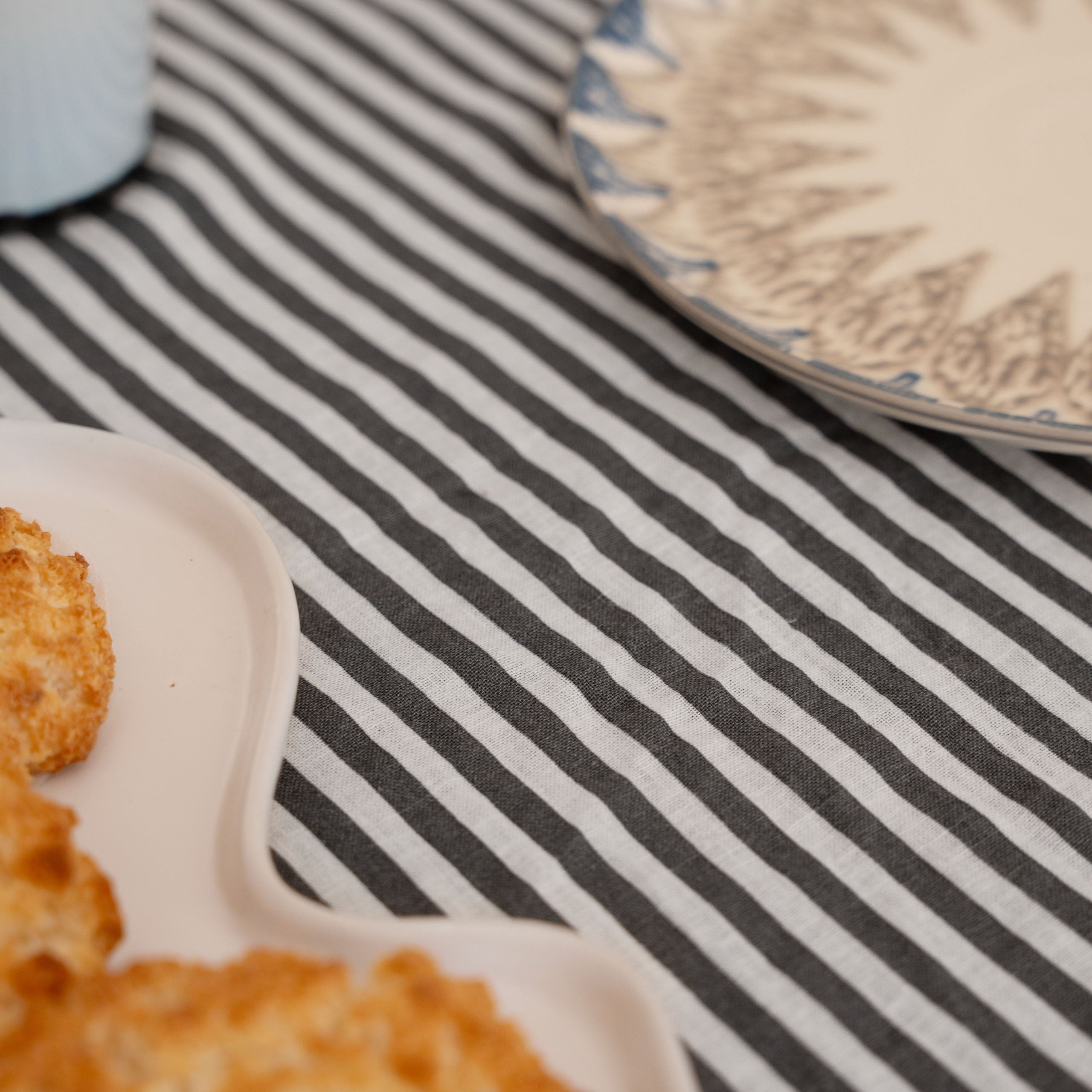 Byrklund Tafelkleed Refined Lines Antraciet