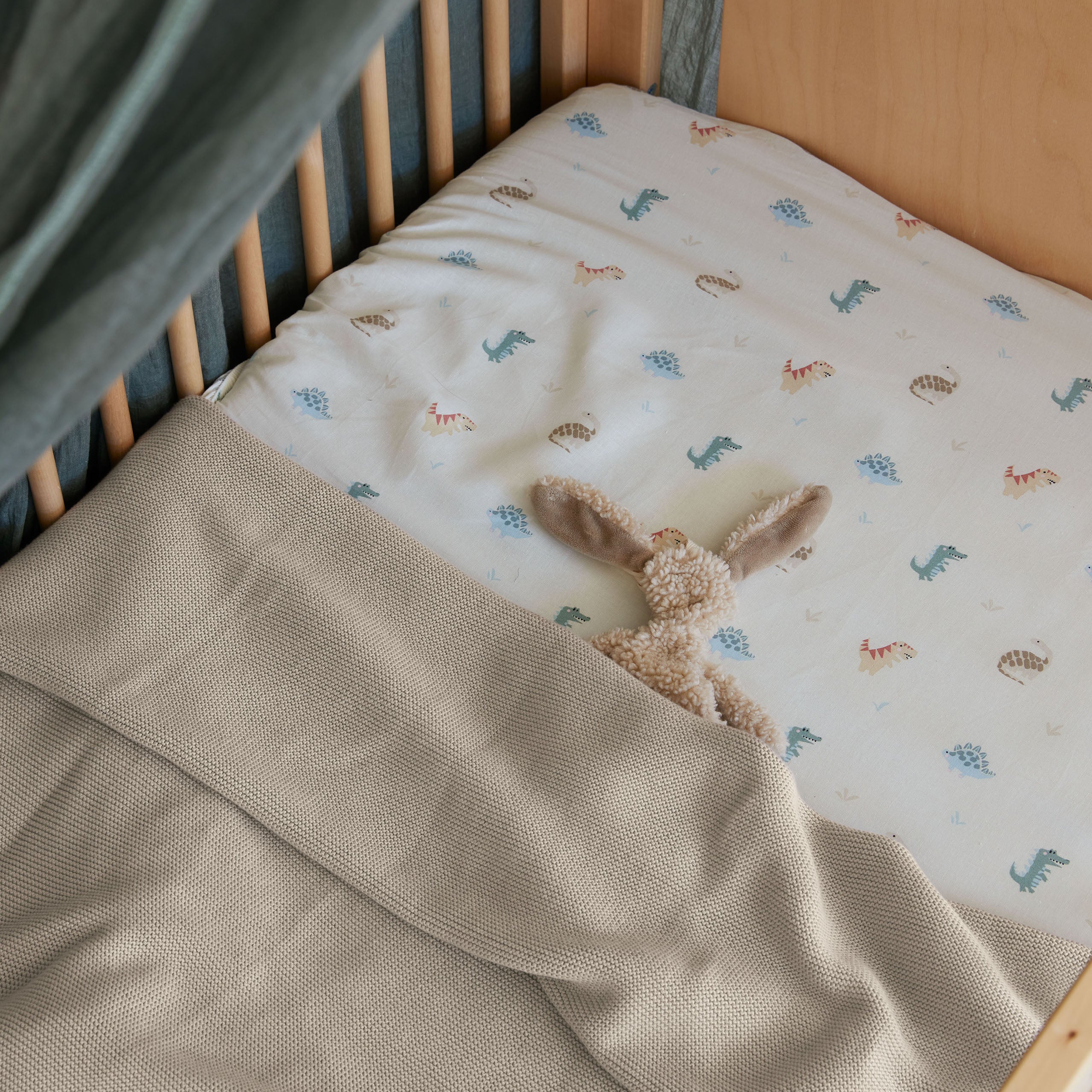 Ledikanthoeslaken Tiny Saurus Groen