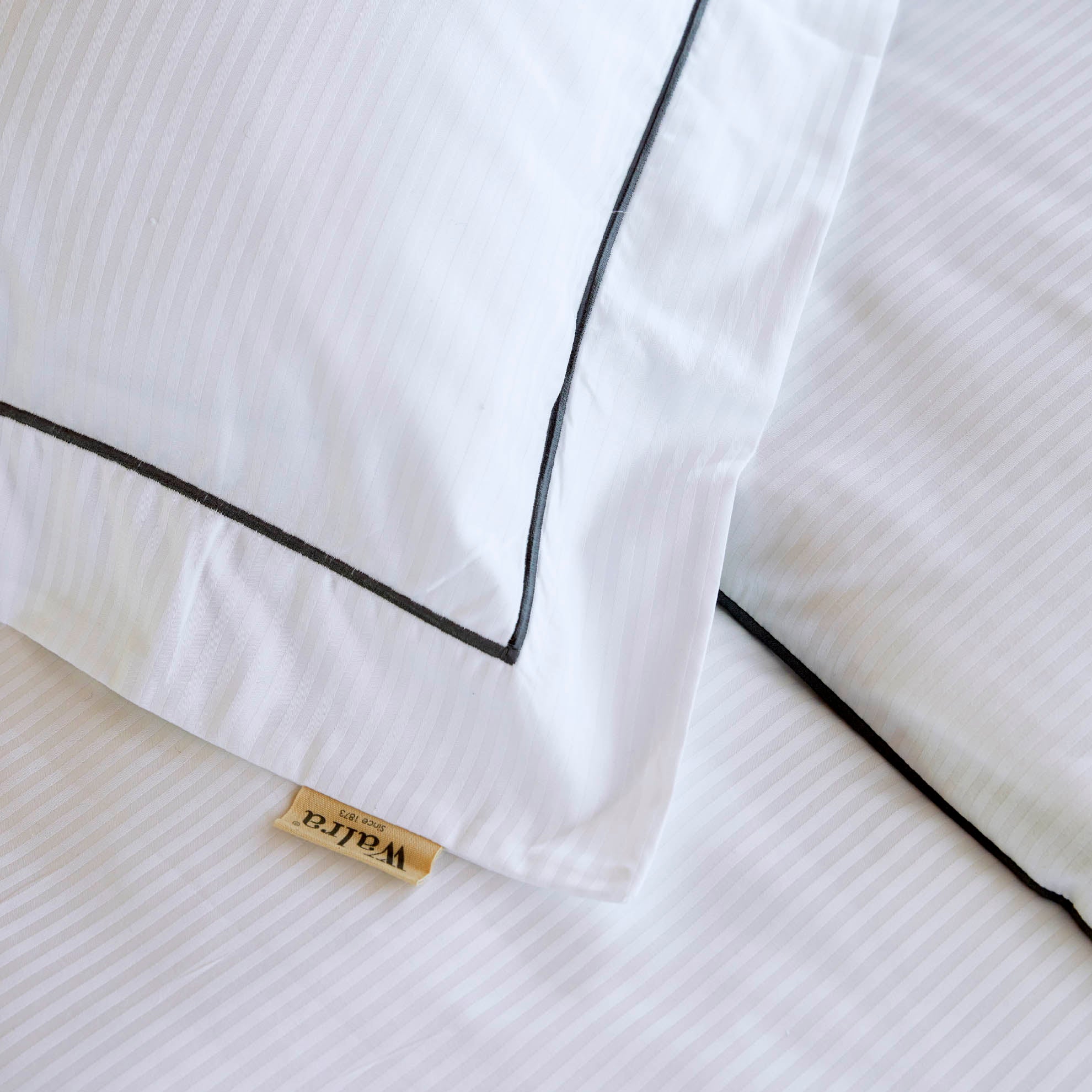 Dekbedovertrek Subtile Stripe Wit / Antraciet