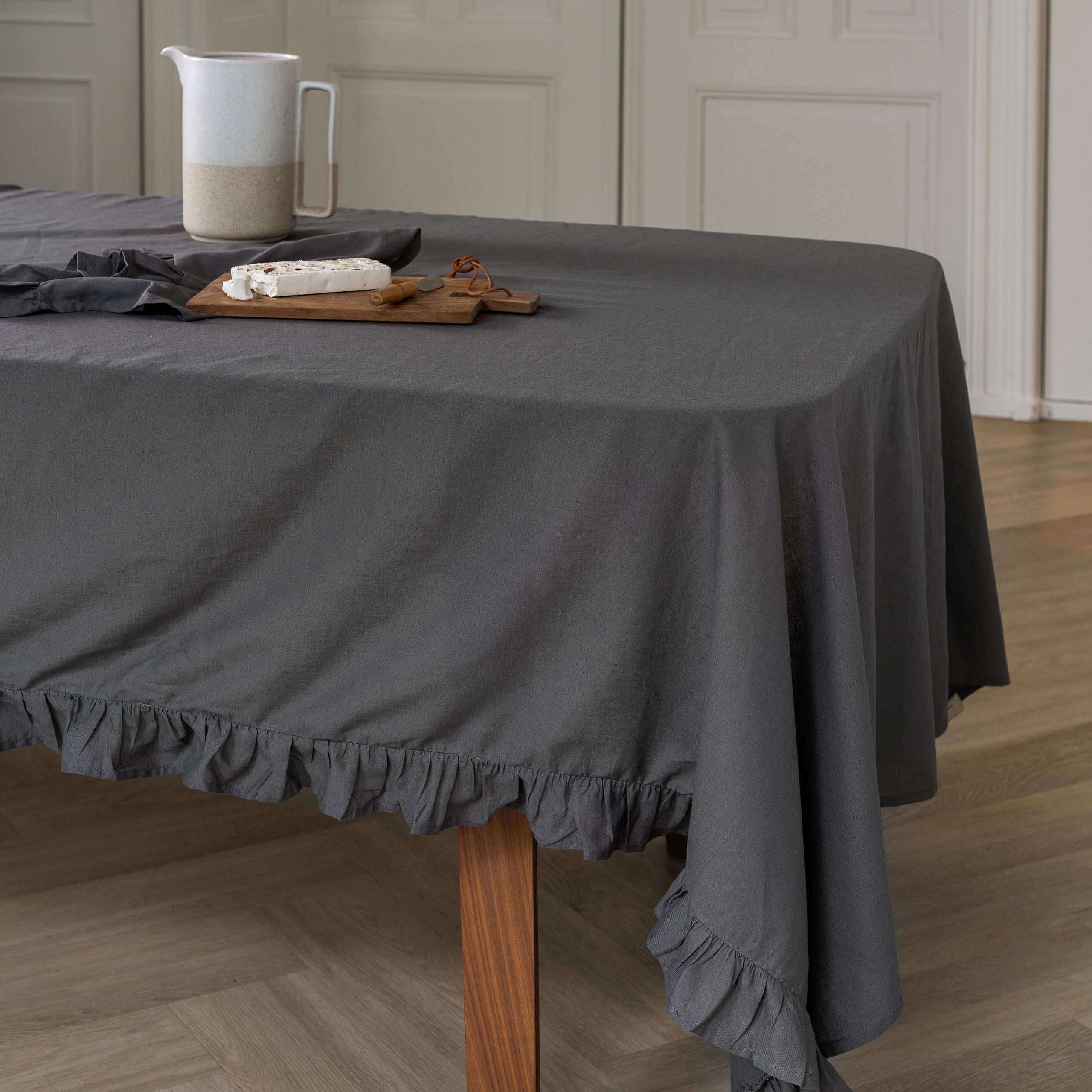 Tafelkleed Lovely Linen Ruffle Antraciet