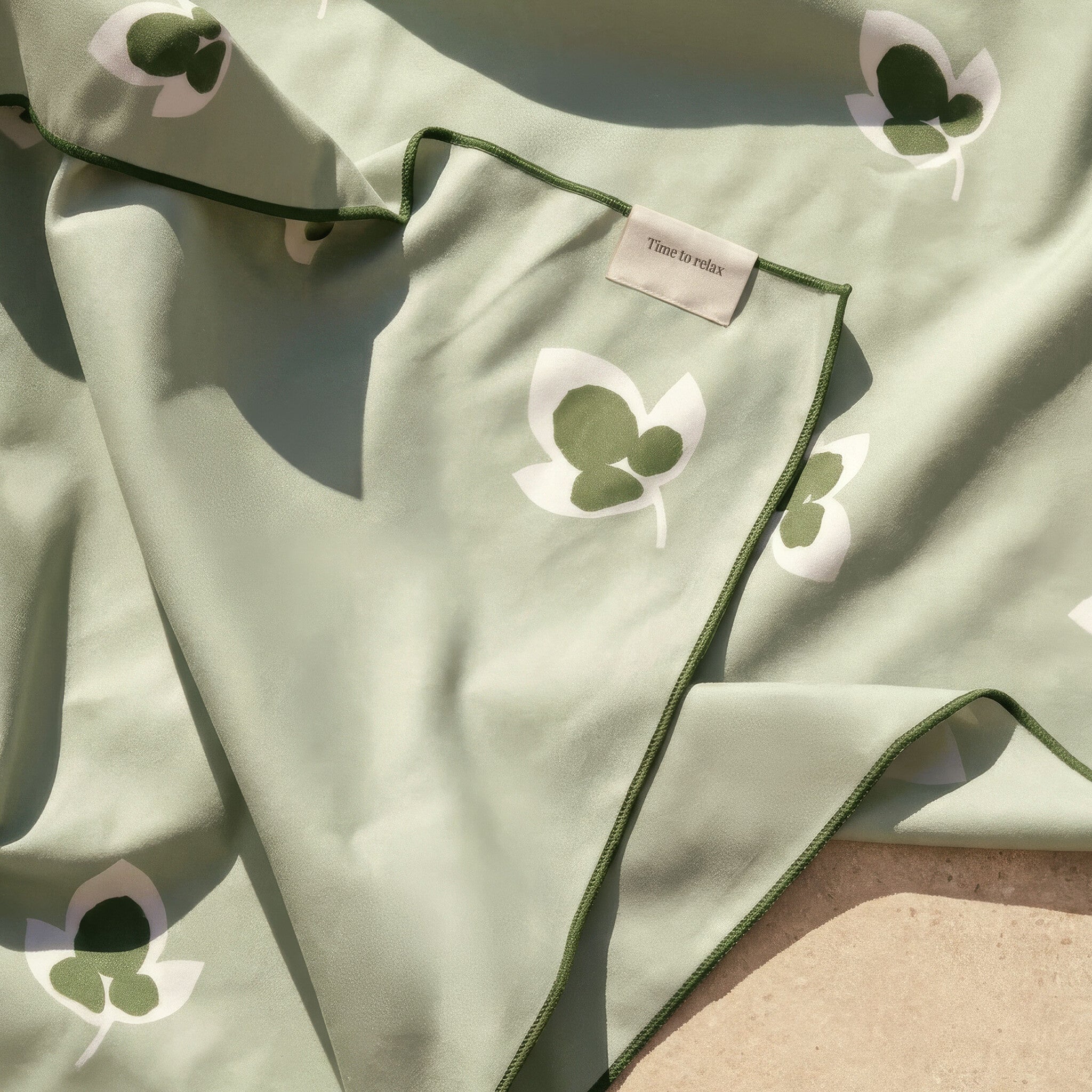 Walra Travel Strandlaken Glossy Grapevine Groen 100x180