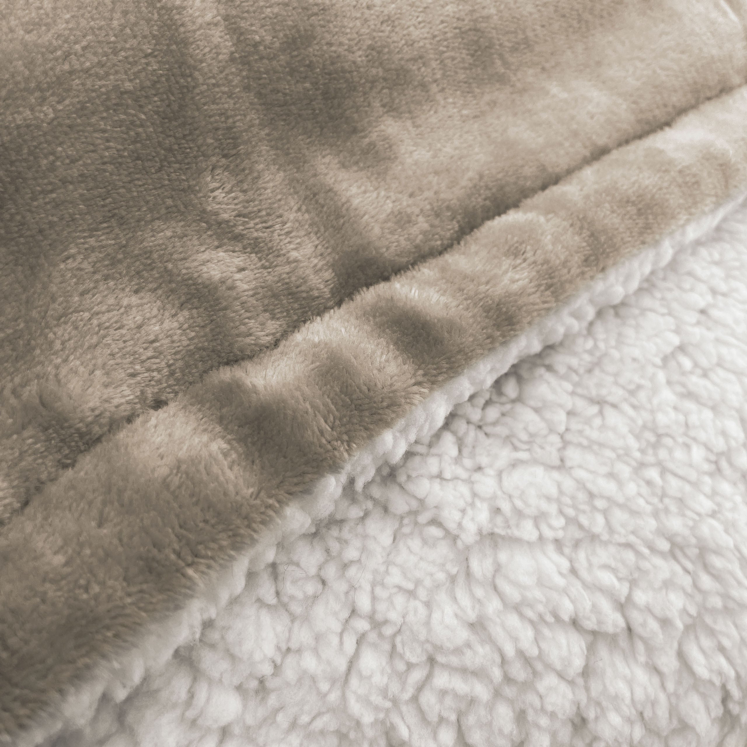 Byrklund Plaid Snowy Hug Taupe