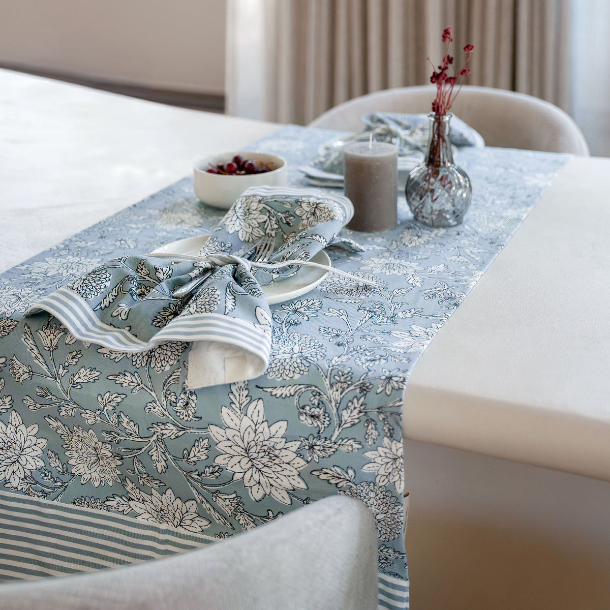 Walra - Tafelloper Breezing Bloom - Lichtblauw - 50x150