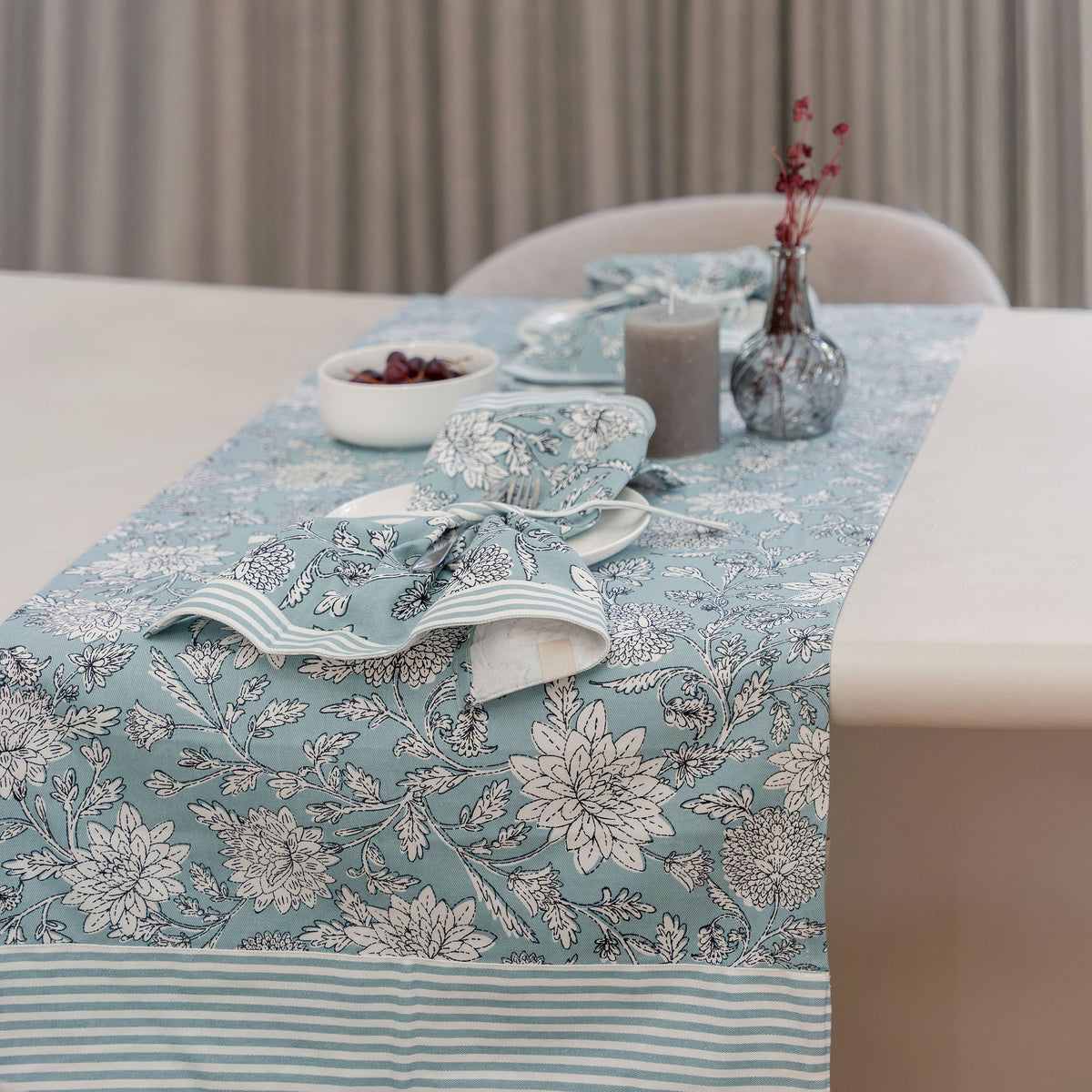 Walra - Tafelloper Breezing Bloom - Lichtblauw - 50x150