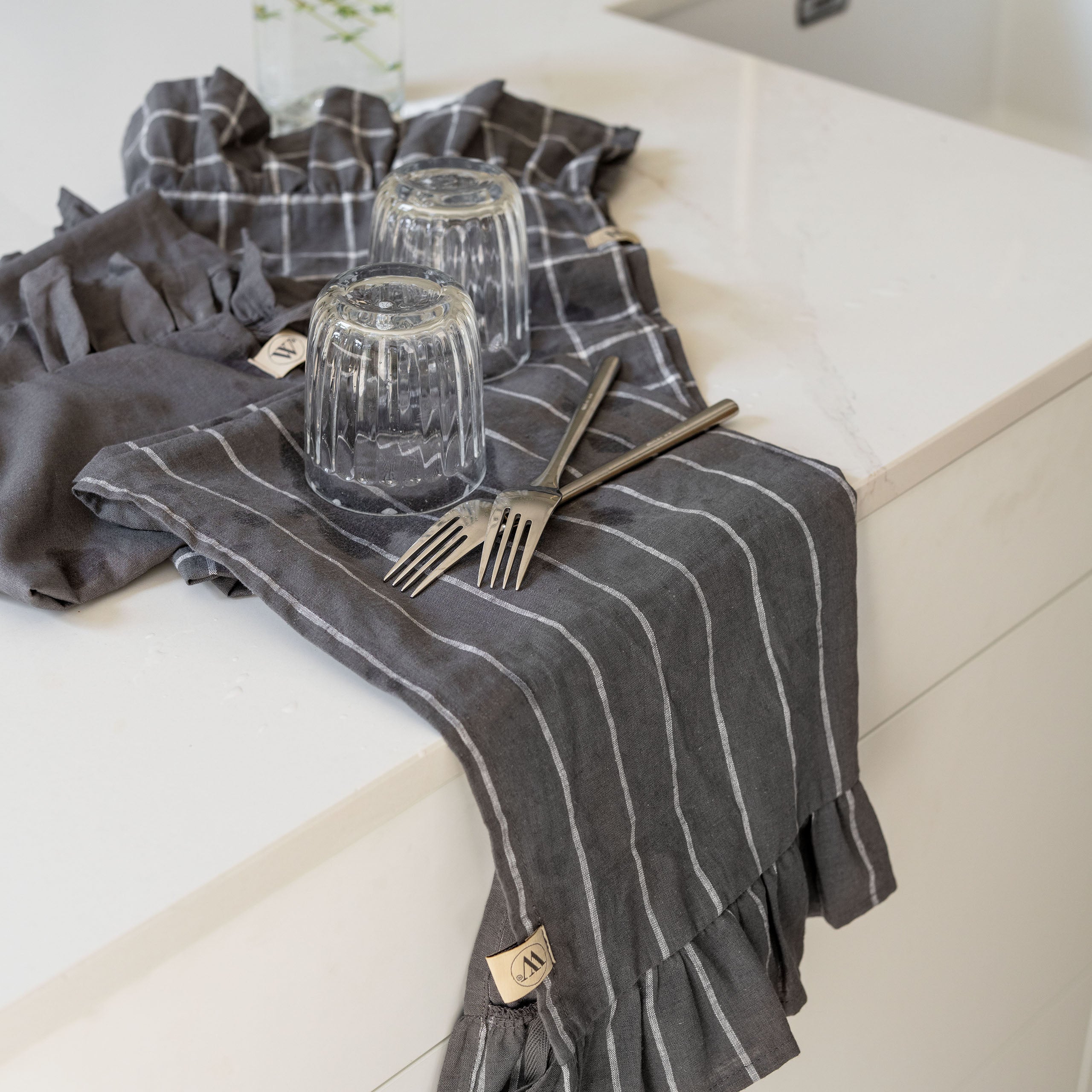 Keukenset Lovely Linen Ruffles Antraciet 3x 50x70