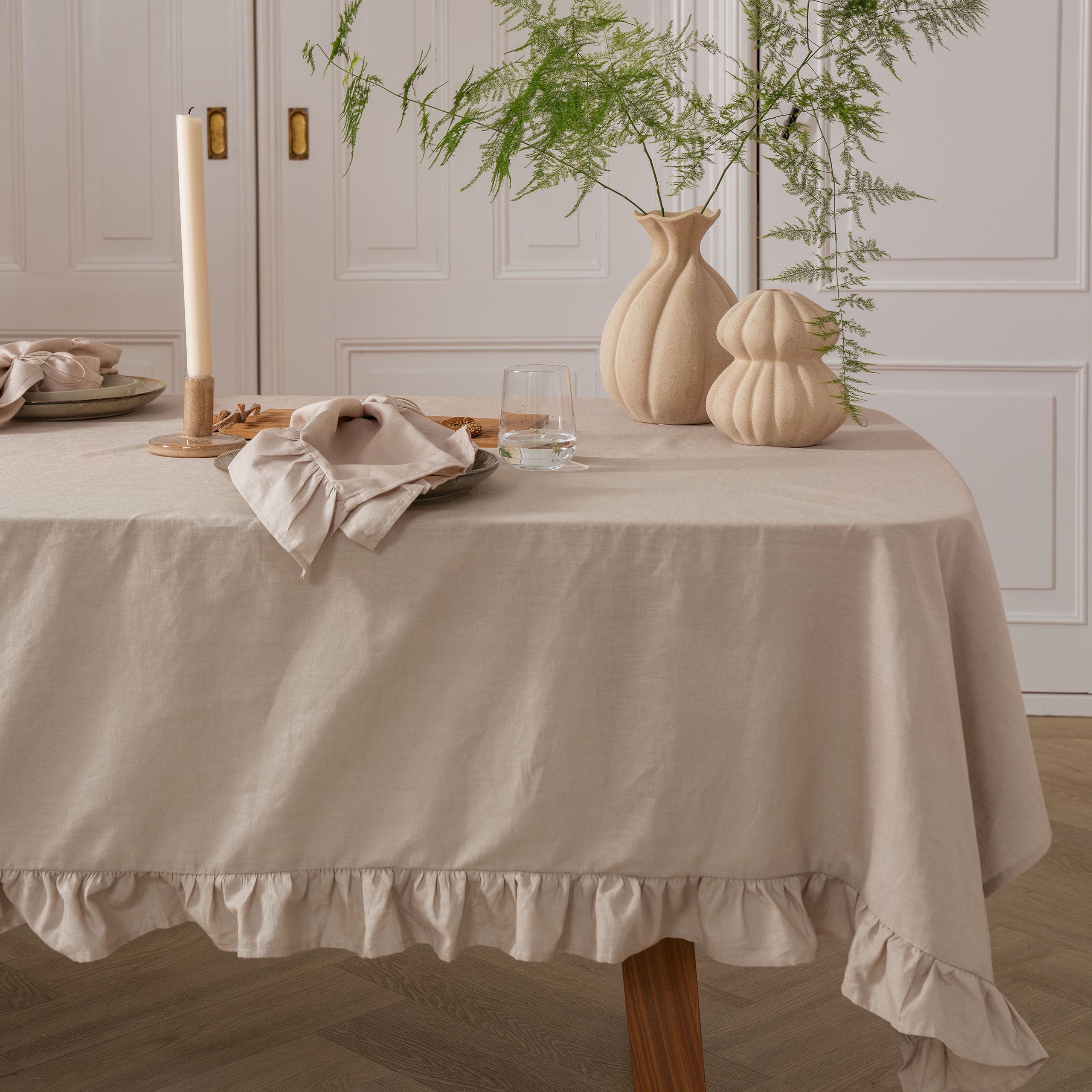Linen Ruffles Color Tafelkleed Lovely Linen Ruffle Naturel