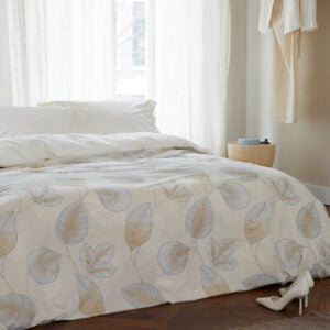 Beige dekbedovertrek met bloemen, 100% katoen, van Walra.